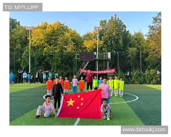 杭州足球队焕发新生力量引发热议推动足球文化发展新篇章 杭州足球队焕发新生力量引发热议推动足球文化发展新篇章